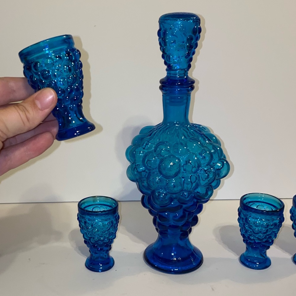 Vintage blue grape glass decanter and shot glass set - Picture 2 of 6
